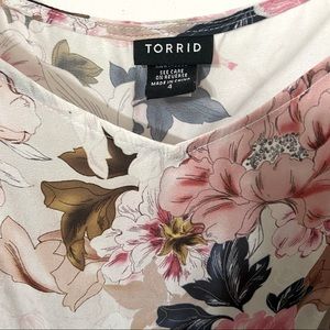 Torrid Plus Size 4 26/28 Cold Shoulder Sleeveless Floral Blouse